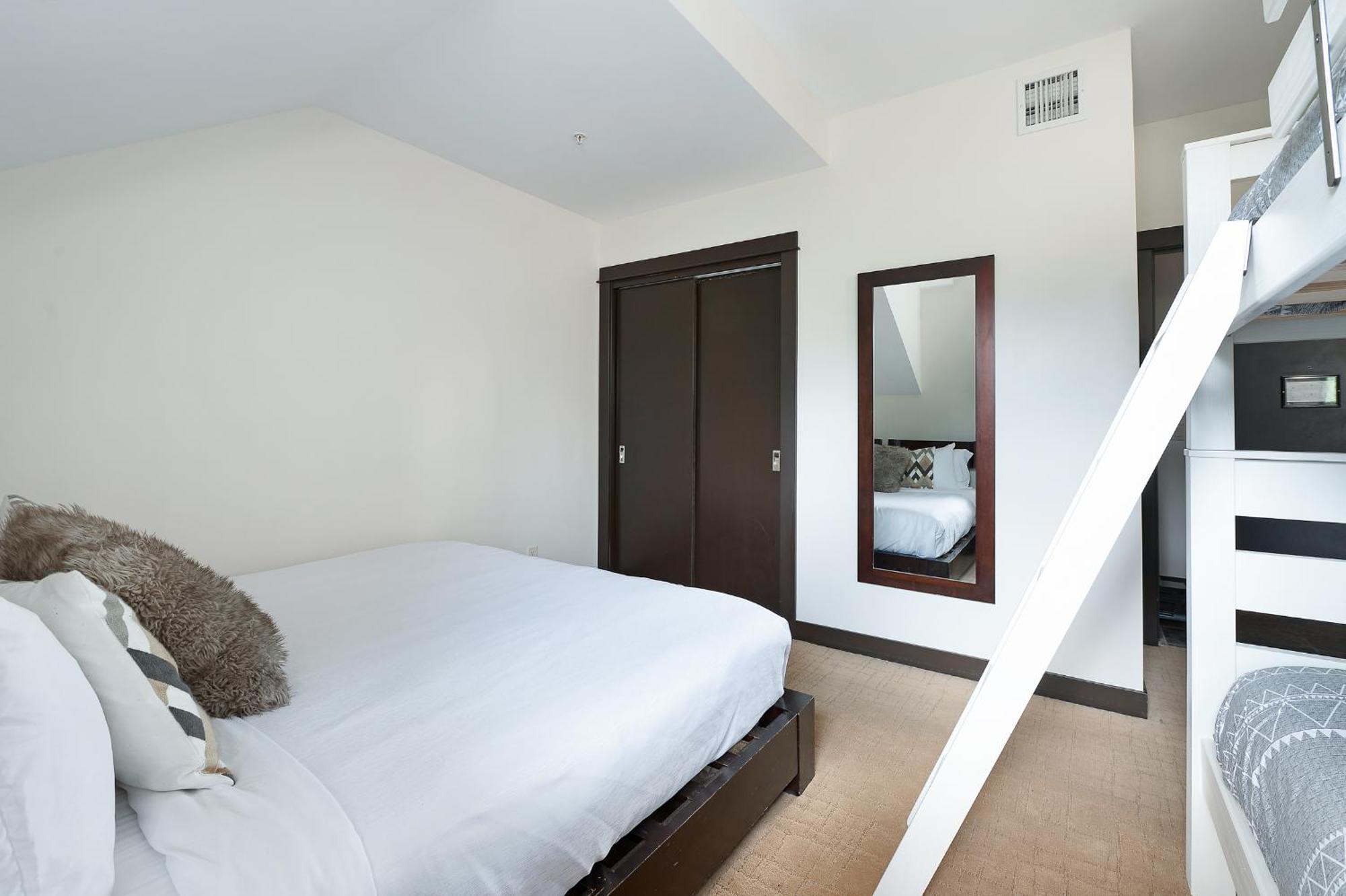 Heavenly Mountain Condo Managed By Little Sister Getaways Canmore Exterior foto