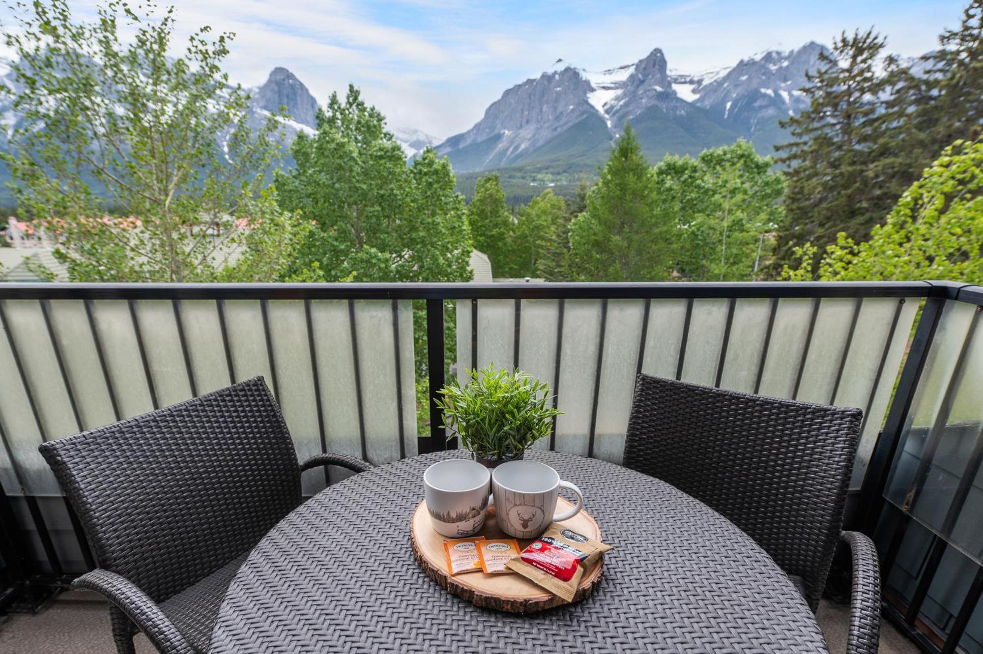 Heavenly Mountain Condo Managed By Little Sister Getaways Canmore Exterior foto